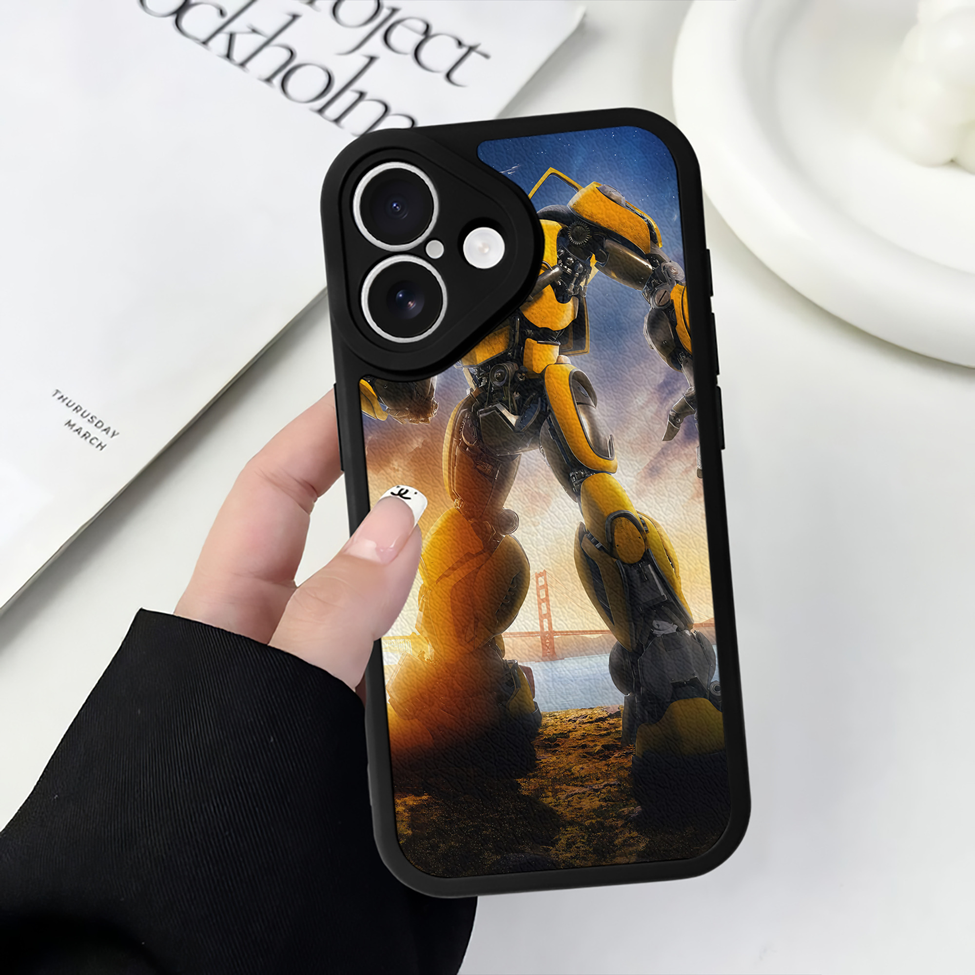 （画像用） Transformers トランスフォーマー 【iPhone 16シリーズ対応】シリコンスマホケース（レザー調） 材質：シリコン